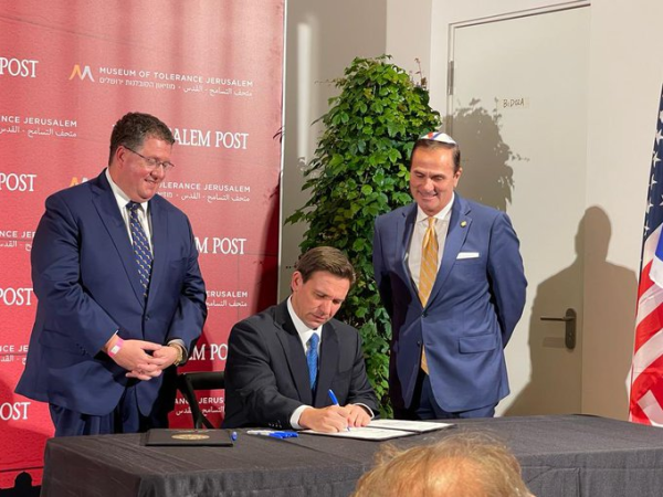 Ron DeSantis bans speech at the behest of Zionists 